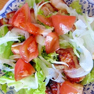 トマトチキンレタスオニオンサラダ